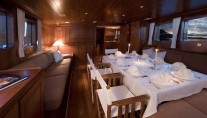 Tiziana Salon looking aft